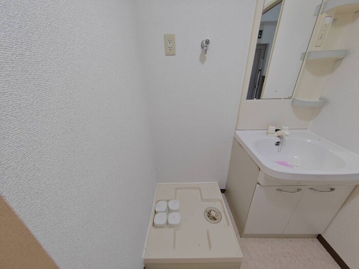 物件内観写真16　(洗濯機置場)