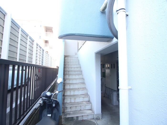 物件外観写真5　(エントランス部分)