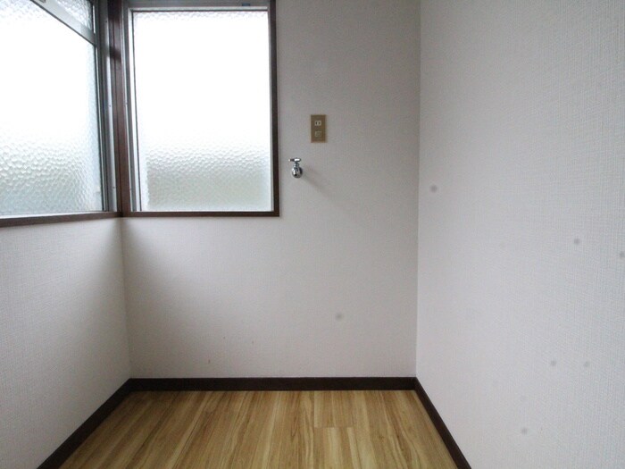 物件内観写真14　(洗濯機置場)