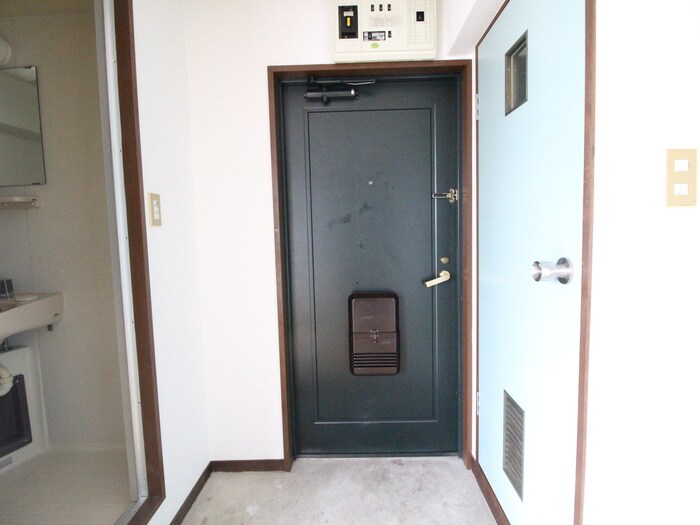 物件内観写真16　(玄関)