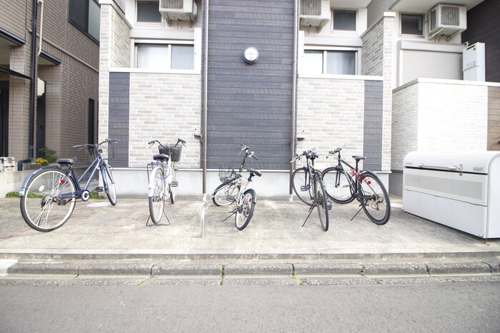 物件外観写真4　(駐輪場)