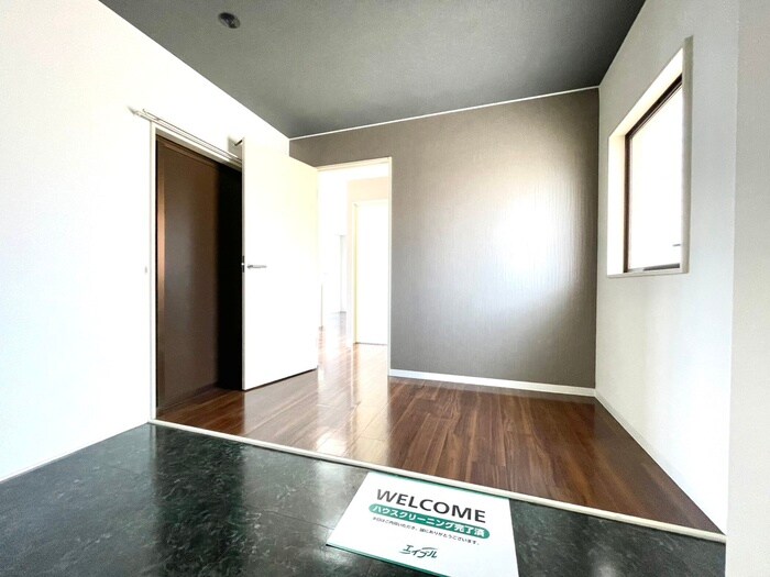 物件内観写真12　(玄関)