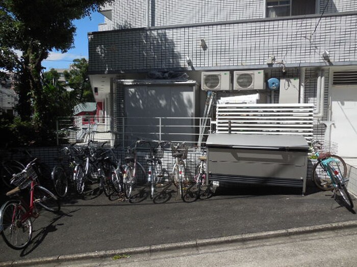 物件外観写真4　(駐輪場)