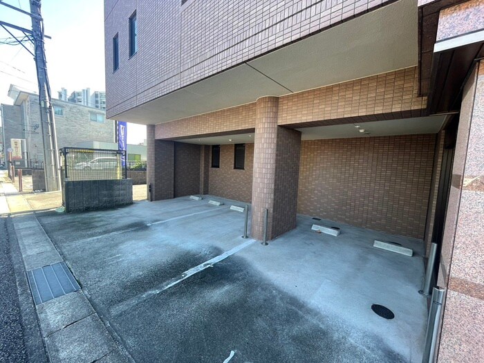 物件外観写真4　(駐車場)