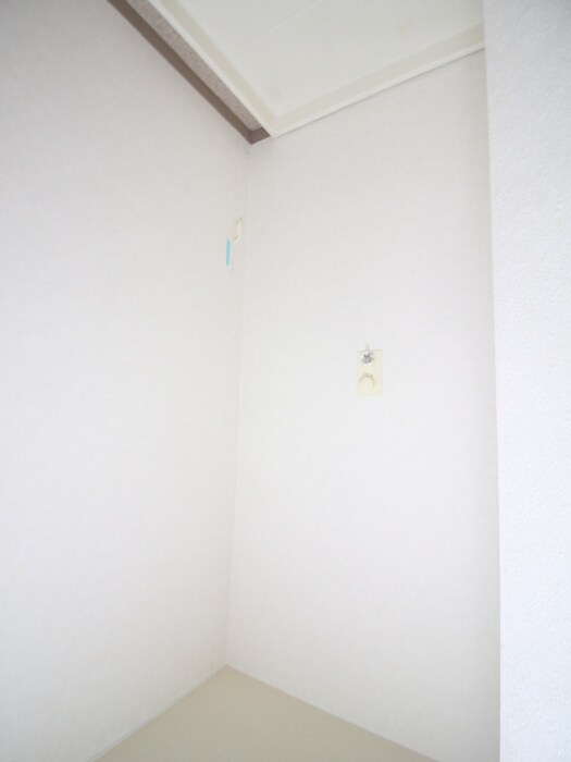 物件内観写真10　(洗濯機置場)