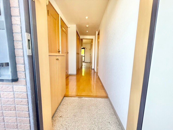 物件内観写真13　(玄関)