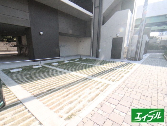 物件外観写真3　(駐車場)