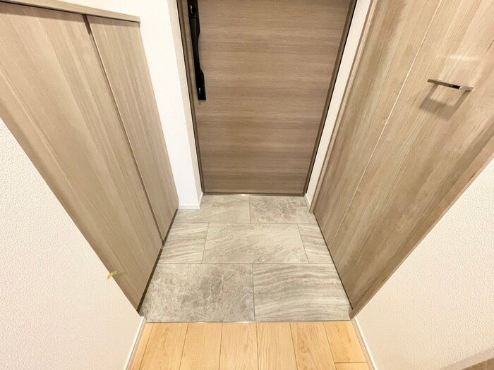 物件内観写真16　(玄関)