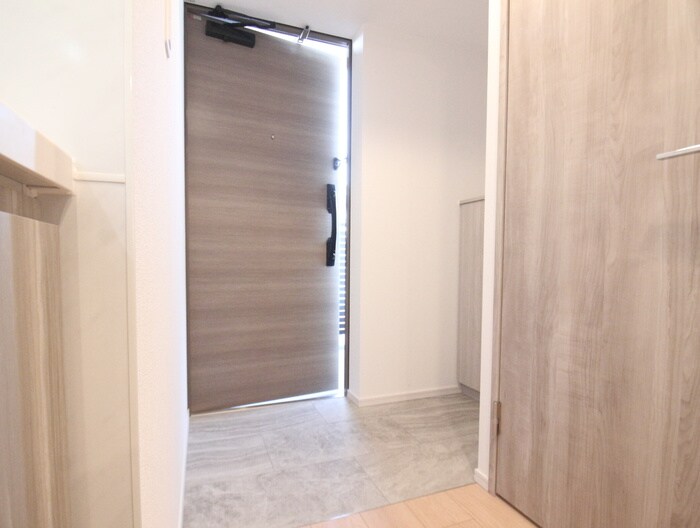 物件内観写真18　(玄関)