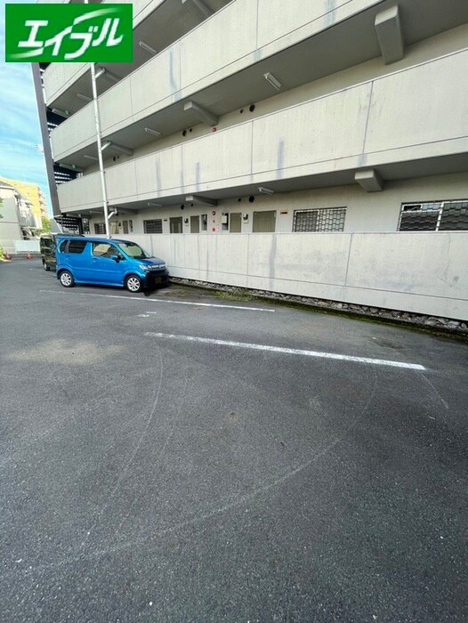 物件外観写真4　(駐車場)