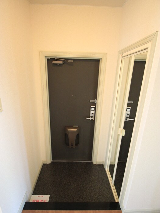 物件内観写真15　(玄関)