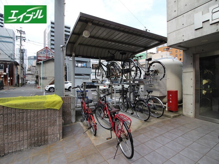 物件外観写真2　(駐輪場)