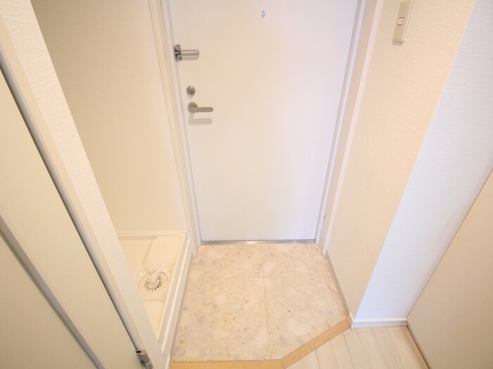 物件内観写真16　(玄関)
