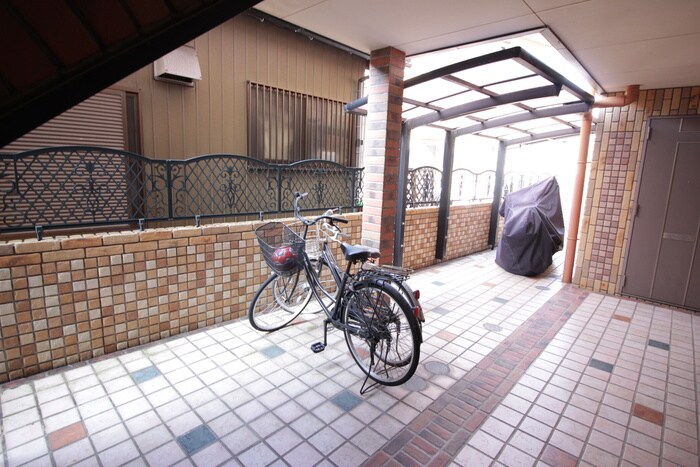 物件外観写真6　(駐輪場)