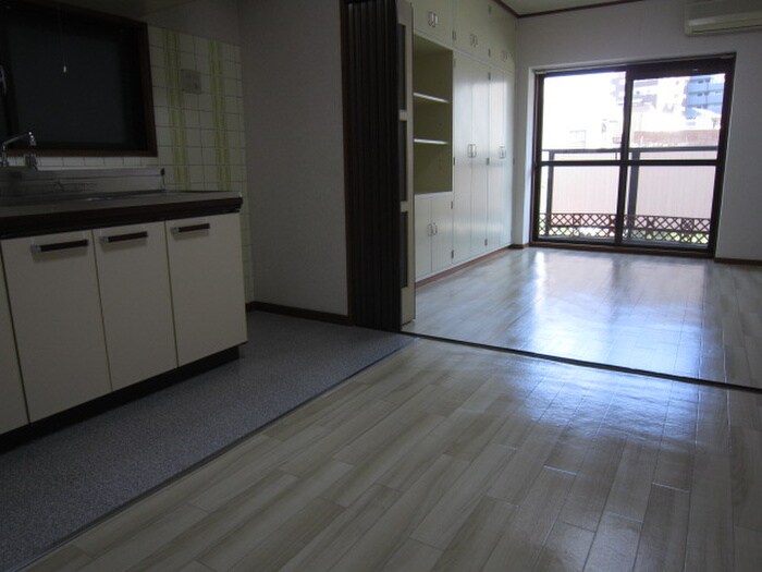 物件内観写真4　(居室)