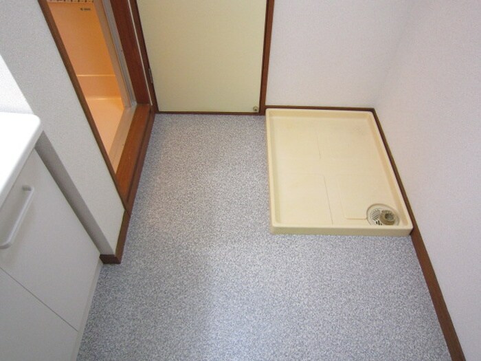 物件内観写真9　(洗濯機置場)