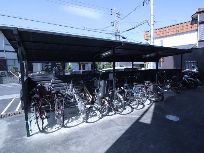 物件外観写真4　(駐輪場)