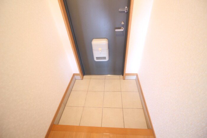 物件内観写真16　(玄関)