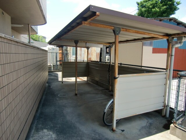 物件外観写真3　(駐輪場)