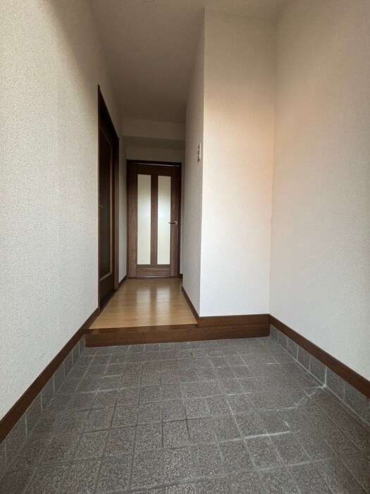 物件内観写真16　(玄関)