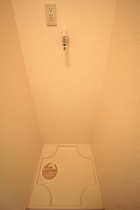 物件内観写真14　(洗濯機置場)