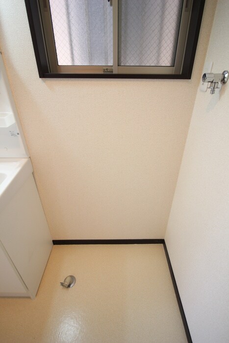 物件内観写真14　(洗濯機置場)