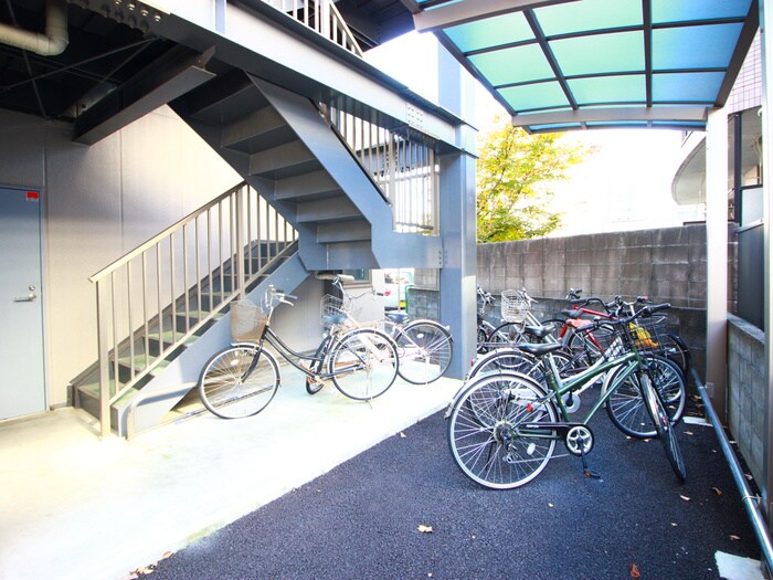 物件外観写真3　(駐輪場)
