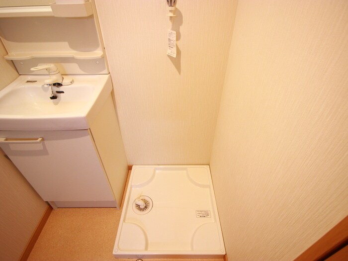 物件内観写真16　(洗濯機置場)