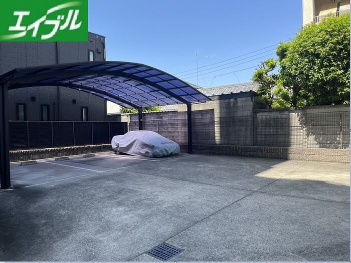 物件外観写真6　(駐車場)