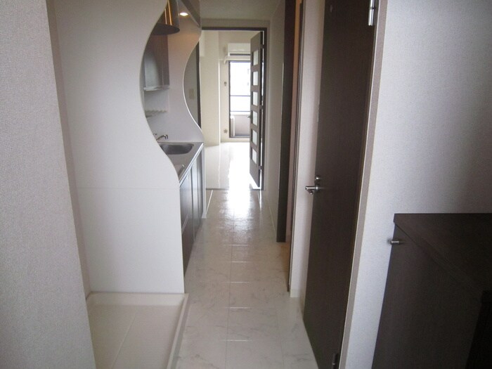 物件内観写真11　(玄関)