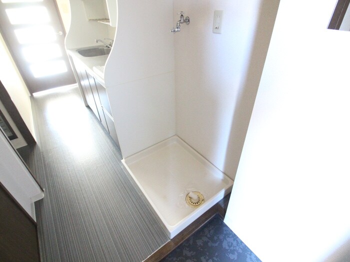 物件内観写真12　(洗濯機置場)