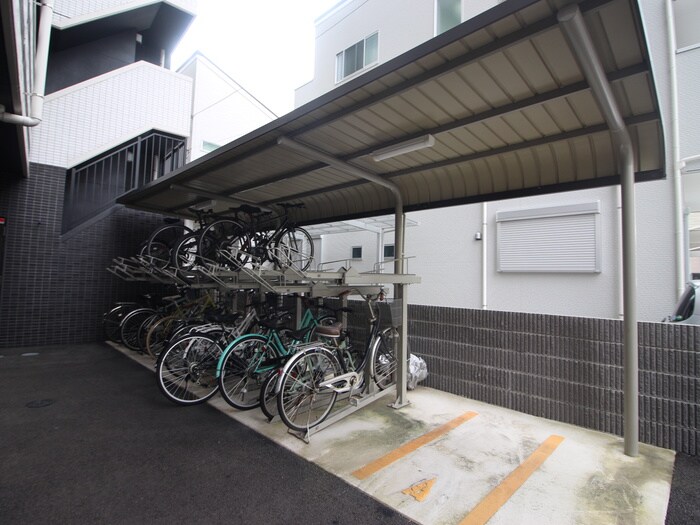 物件外観写真4　(駐輪場)