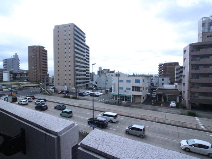 物件内観写真11　(室内からの展望)