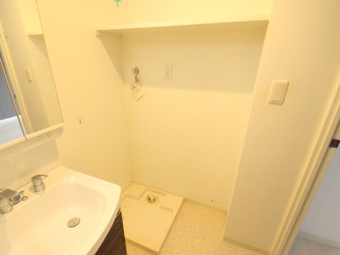 物件内観写真15　(洗濯機置場)