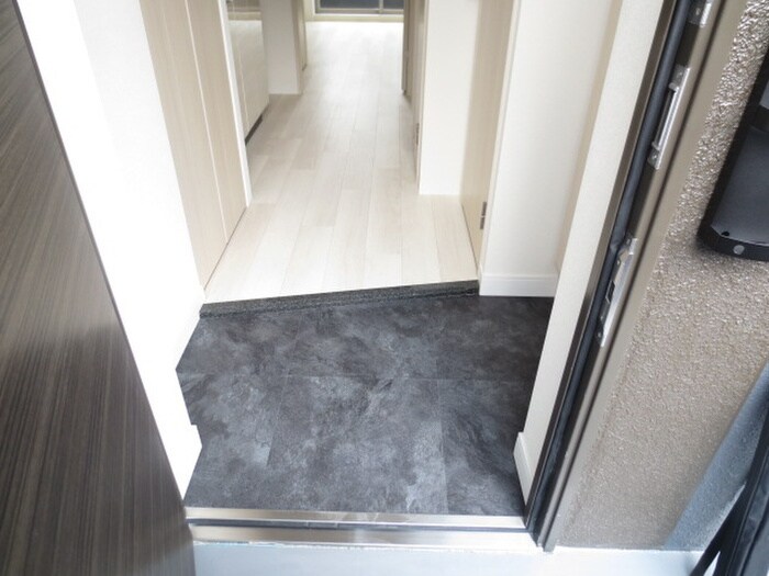 物件内観写真16　(玄関)