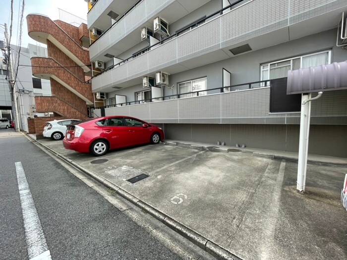 物件外観写真2　(駐車場)