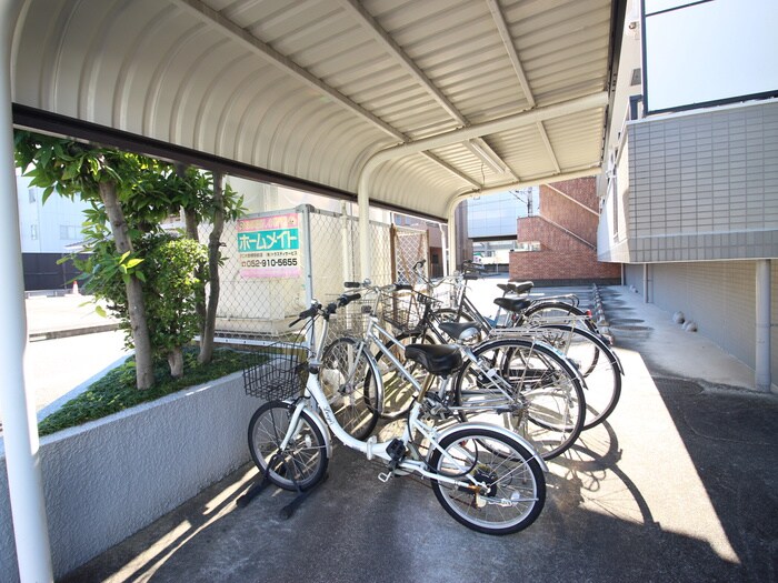 物件外観写真3　(駐輪場)