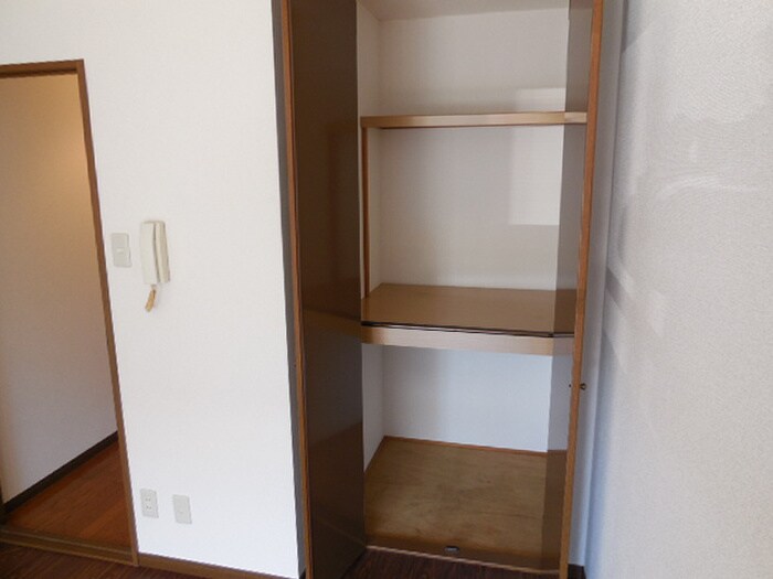 物件内観写真6　(収納)
