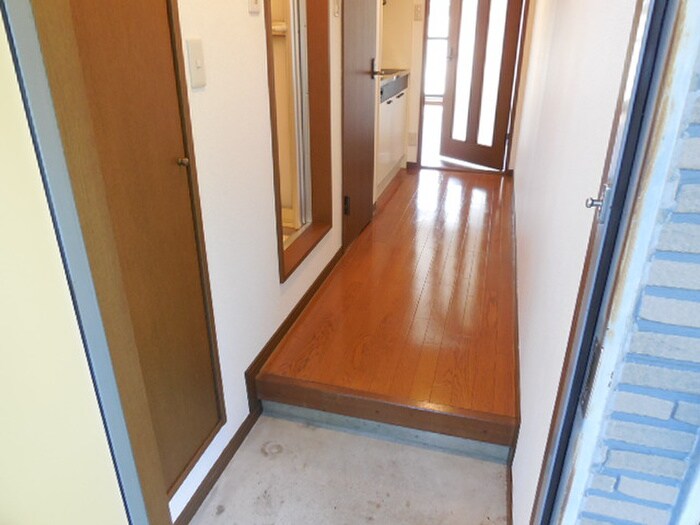 物件内観写真7　(玄関)