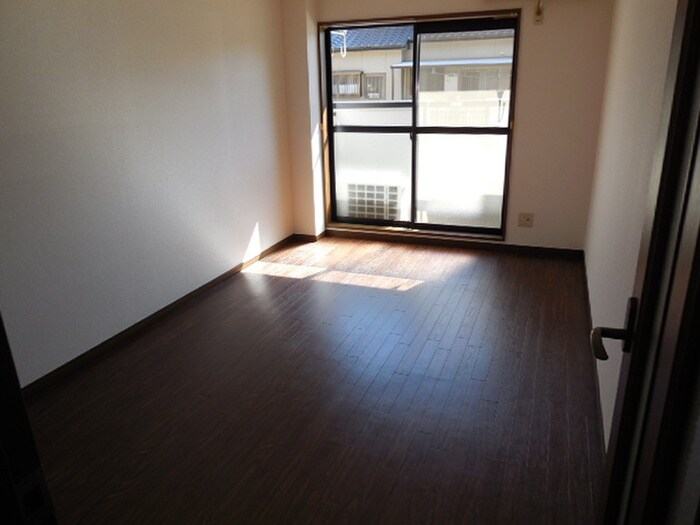 物件内観写真10　(居室)