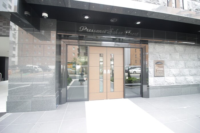 物件外観写真3　(エントランス部分)