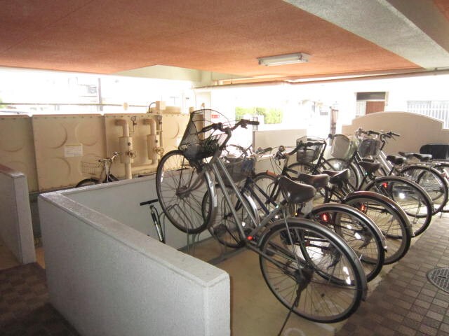 物件外観写真3　(駐輪場)