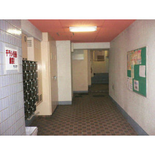 物件外観写真6　(エントランス部分)