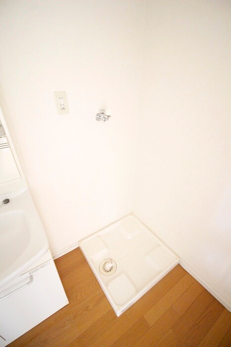 物件内観写真16　(洗濯機置場)