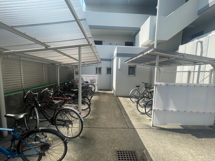 物件外観写真4　(駐輪場)