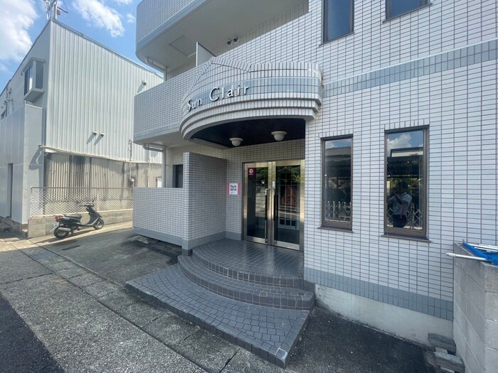 物件外観写真5　(エントランス部分)