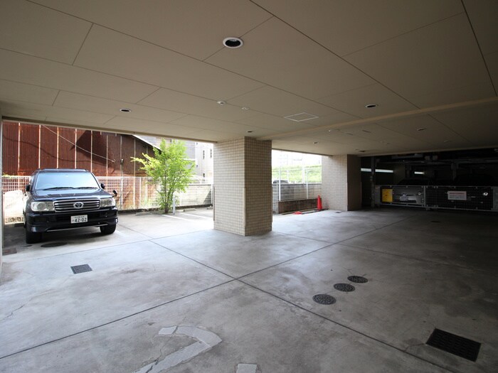 物件外観写真3　(駐車場)