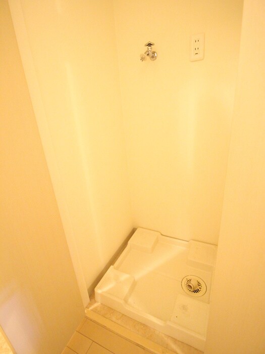 物件内観写真16　(洗濯機置場)