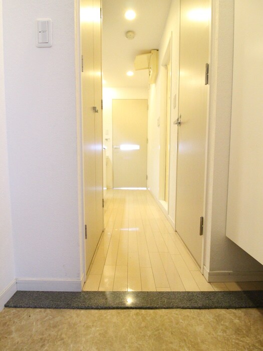 物件内観写真18　(玄関)