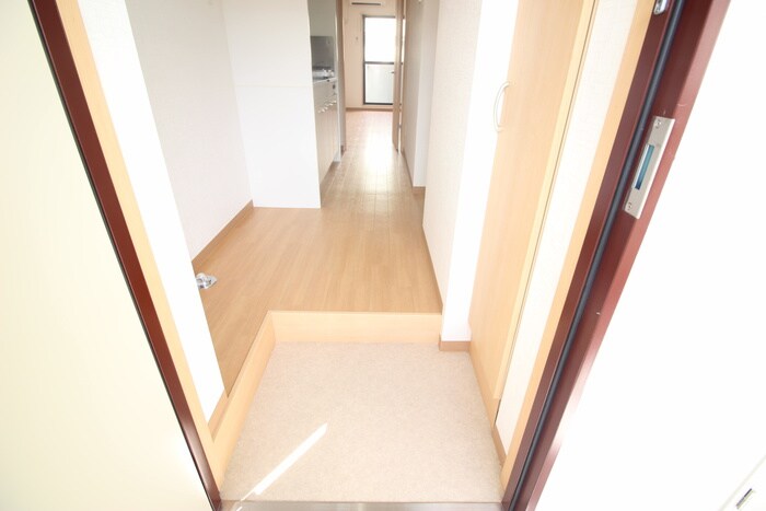 物件内観写真17　(玄関)